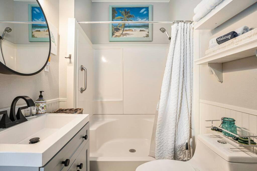 Beachy Bungalow! 2Bd, King Bed ガルベストン エクステリア 写真