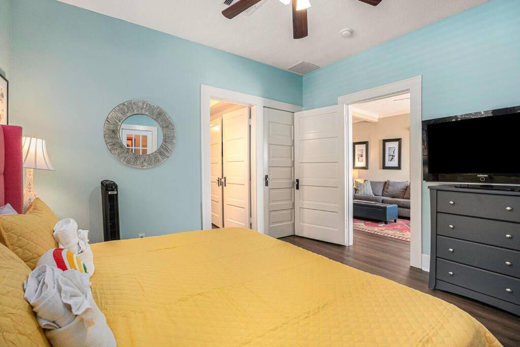 Beachy Bungalow! 2Bd, King Bed ガルベストン エクステリア 写真