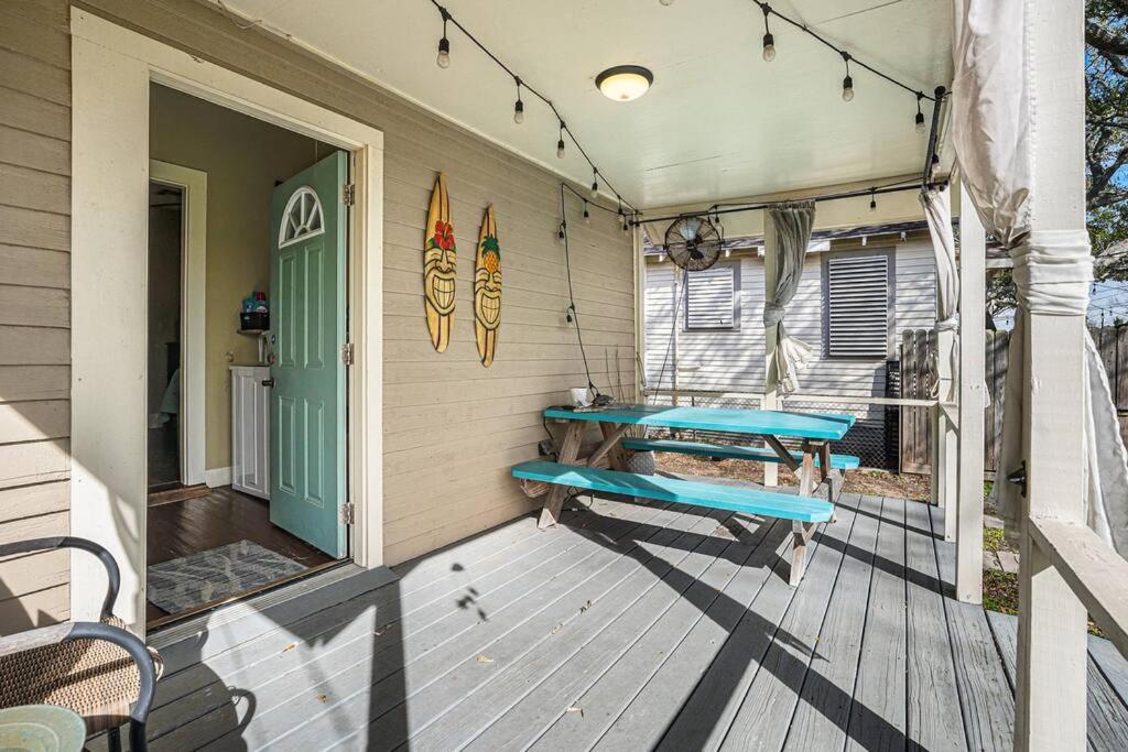 Beachy Bungalow! 2Bd, King Bed ガルベストン エクステリア 写真