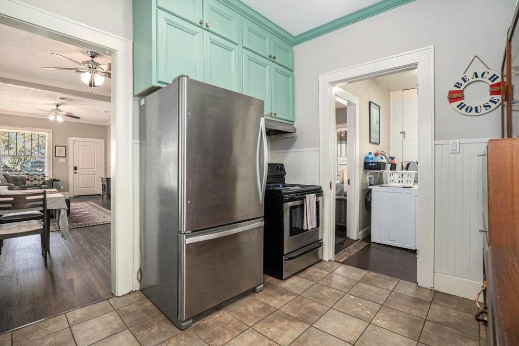 Beachy Bungalow! 2Bd, King Bed ガルベストン エクステリア 写真
