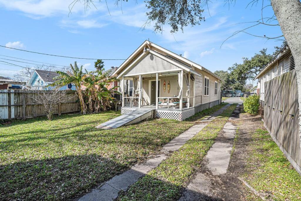 Beachy Bungalow! 2Bd, King Bed ガルベストン エクステリア 写真