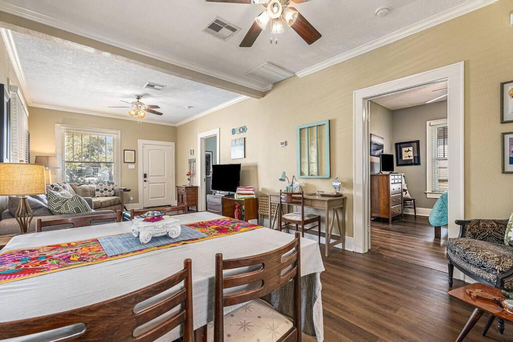 Beachy Bungalow! 2Bd, King Bed ガルベストン エクステリア 写真