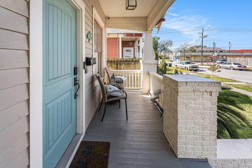 Beachy Bungalow! 2Bd, King Bed ガルベストン エクステリア 写真