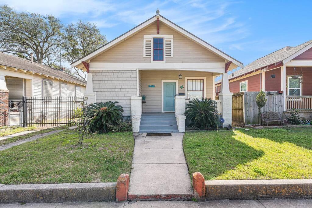 Beachy Bungalow! 2Bd, King Bed ガルベストン エクステリア 写真