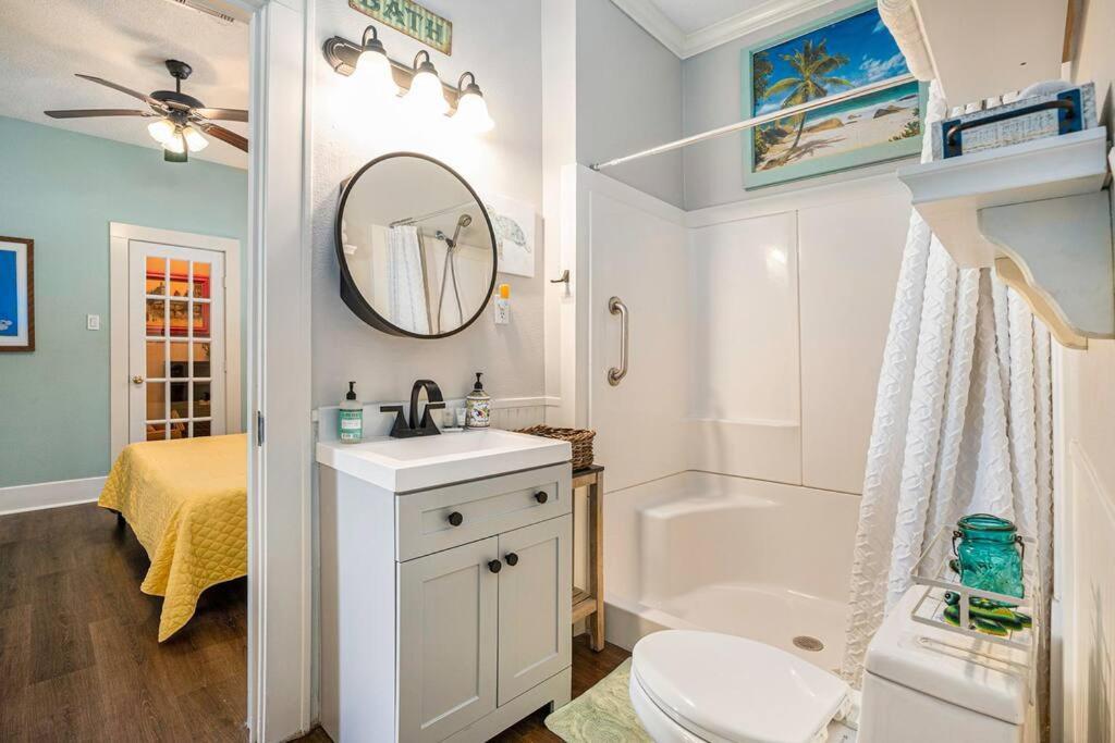 Beachy Bungalow! 2Bd, King Bed ガルベストン エクステリア 写真