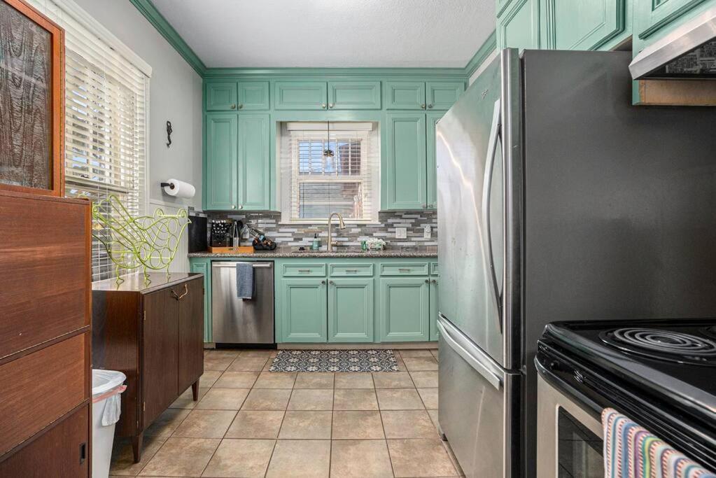 Beachy Bungalow! 2Bd, King Bed ガルベストン エクステリア 写真