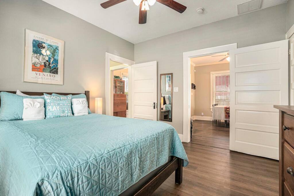 Beachy Bungalow! 2Bd, King Bed ガルベストン エクステリア 写真