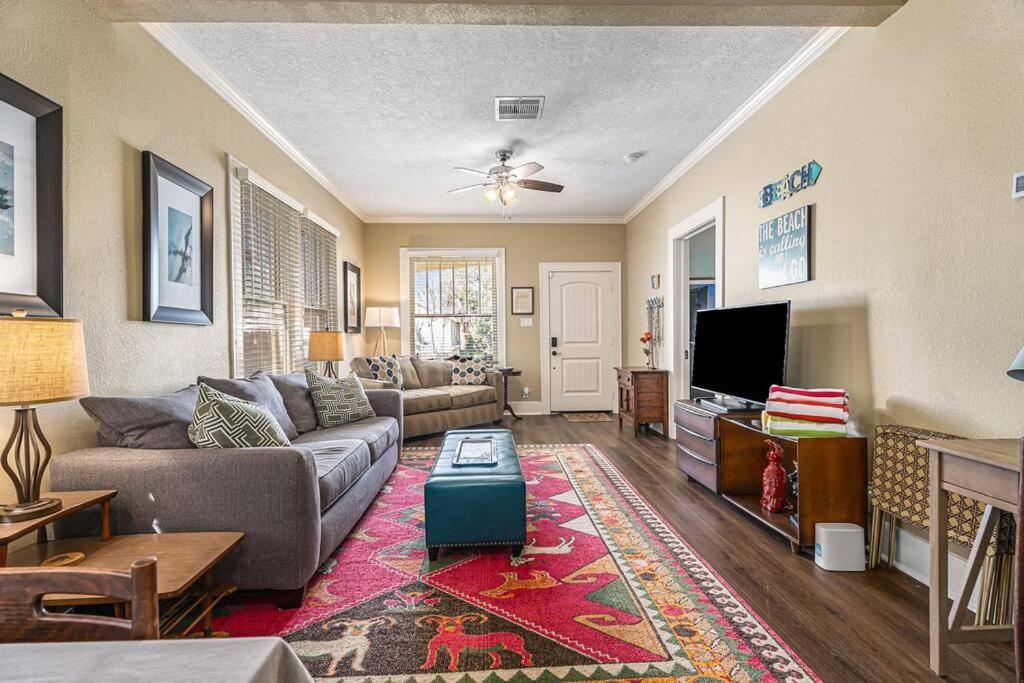Beachy Bungalow! 2Bd, King Bed ガルベストン エクステリア 写真