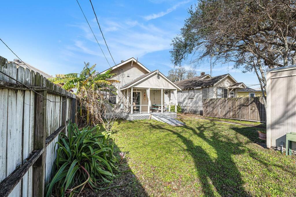 Beachy Bungalow! 2Bd, King Bed ガルベストン エクステリア 写真