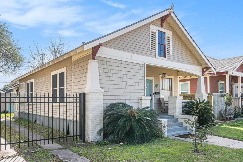 Beachy Bungalow! 2Bd, King Bed ガルベストン エクステリア 写真