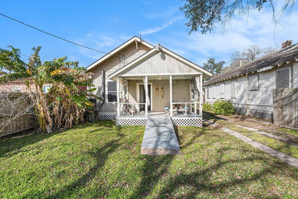 Beachy Bungalow! 2Bd, King Bed ガルベストン エクステリア 写真