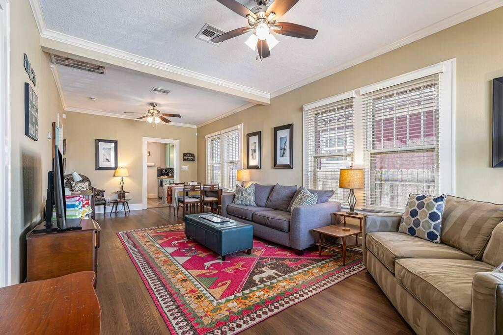 Beachy Bungalow! 2Bd, King Bed ガルベストン エクステリア 写真
